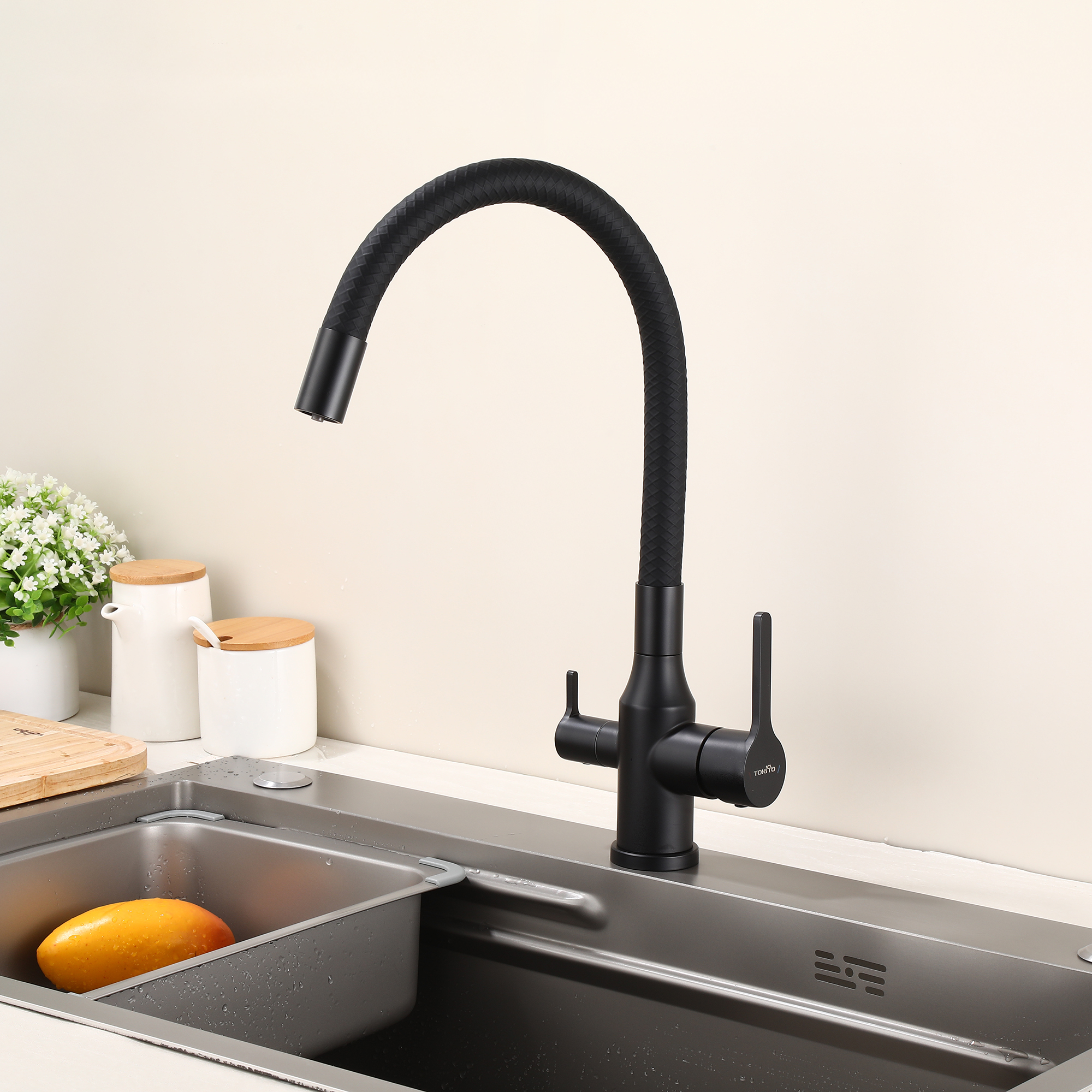 Смеситель для кухни TOKITO AISAI черный (TOK-AIS-1024BL)