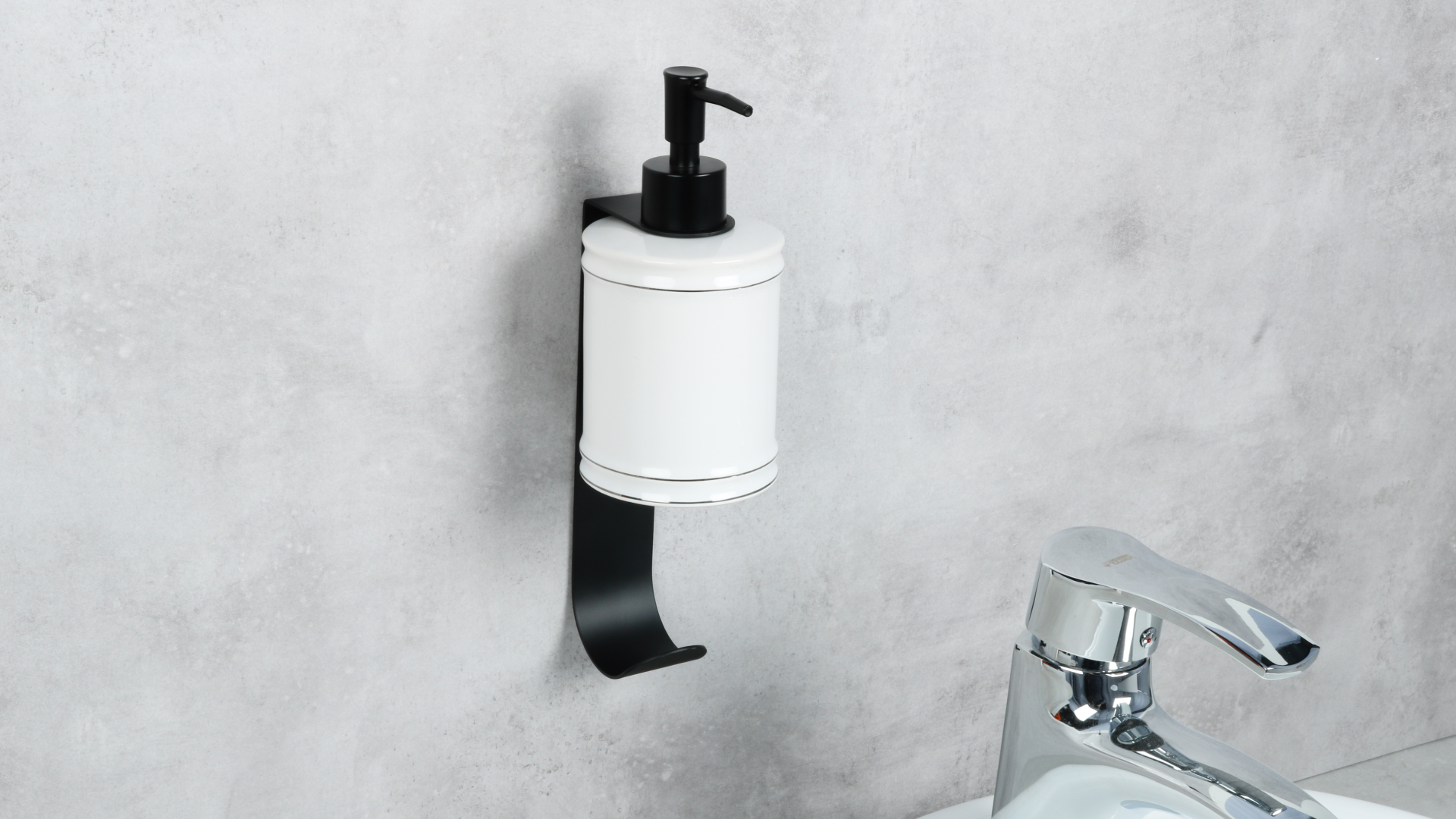 Держатель для дозатора с крючком, черный (FIXSEN Practica (FX-800A)