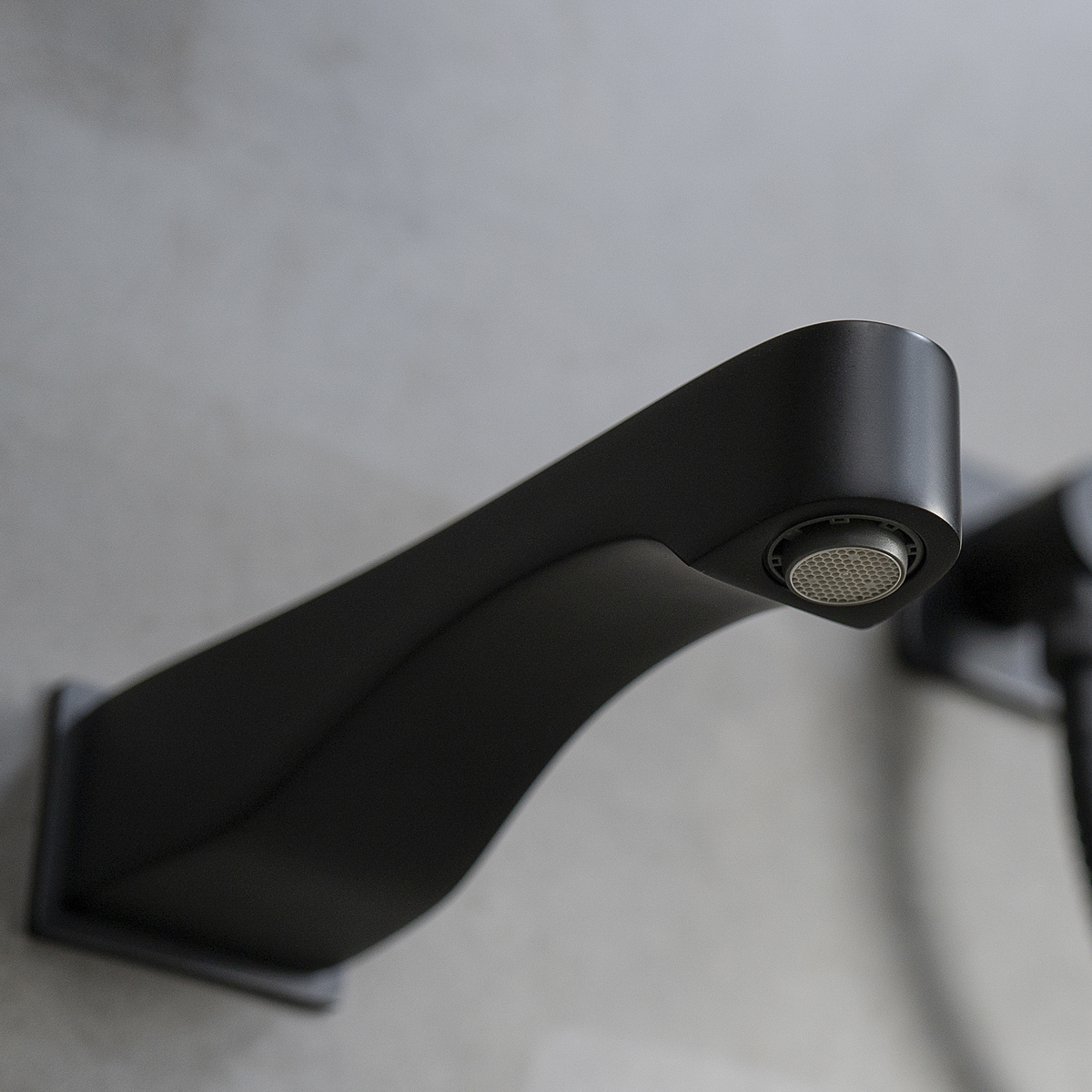 Ursus Смеситель термостатический для ванны и душа, встраиваемый, с доп. 1-ф. лейкой, черный, LM7242B